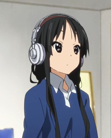 Mio Akiyama headphones k on anime | https://animemotivation.com/moe-anime-characters/