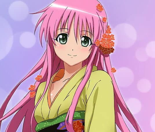 Personagem de anime fofo com cabelo rosa olhando para a câmera